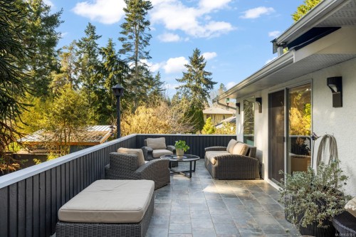 1941 Appleton Pl, Saanich, BC 