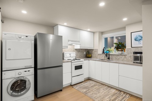 1941 Appleton Pl, Saanich, BC 