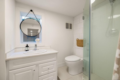 1941 Appleton Pl, Saanich, BC 