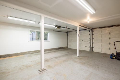 1941 Appleton Pl, Saanich, BC 