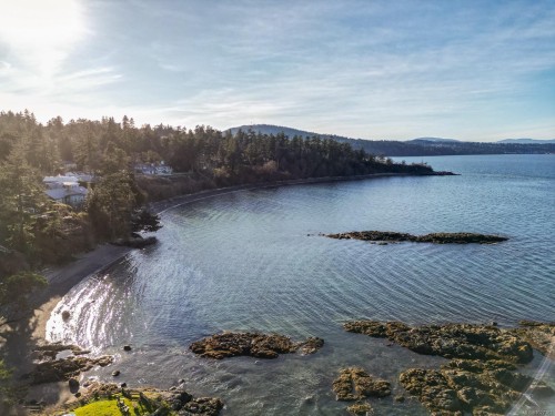 1941 Appleton Pl, Saanich, BC 