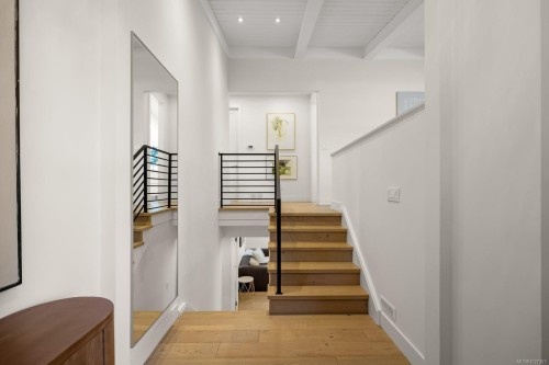 1941 Appleton Pl, Saanich, BC 