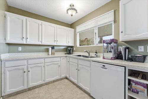 1121 Mountain View Road, Armstrong, BC - Indoor Photo Showing Kitchen With Double Sink
