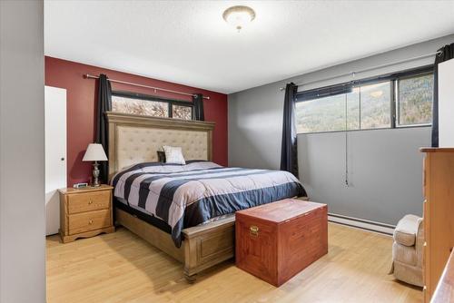 1121 Mountain View Road, Armstrong, BC - Indoor Photo Showing Bedroom