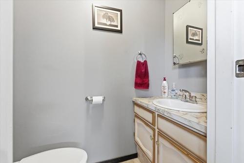 1121 Mountain View Road, Armstrong, BC - Indoor Photo Showing Bathroom