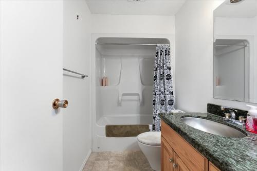 1121 Mountain View Road, Armstrong, BC - Indoor Photo Showing Bathroom