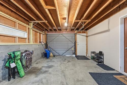 1121 Mountain View Road, Armstrong, BC - Indoor Photo Showing Garage