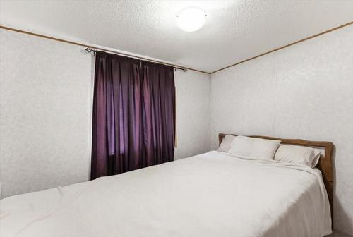 1121 Mountain View Road, Armstrong, BC - Indoor Photo Showing Bedroom