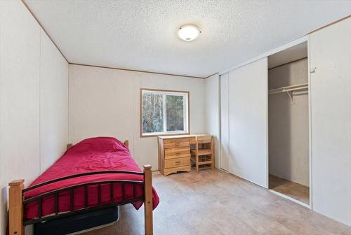 1121 Mountain View Road, Armstrong, BC - Indoor Photo Showing Bedroom