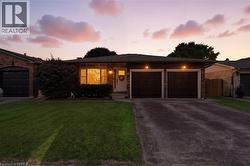 8 ALLENSGATE Drive  Brantford, ON N3V 1C7