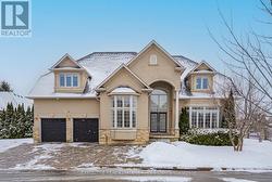 4 BERKSHIRE PLACE  Hamilton, ON L9K 0A9