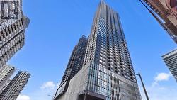 1309 - 395 SQUARE ONE DRIVE  Mississauga, ON L5B 0P6