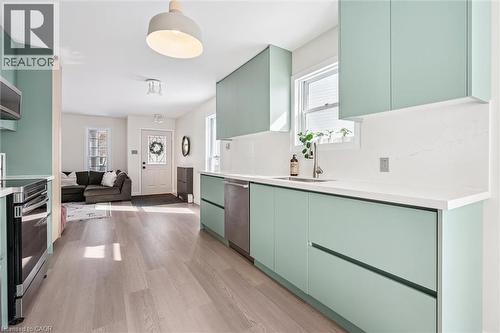 707 Jacob Lane, Waterloo, ON - Indoor Photo Showing Kitchen