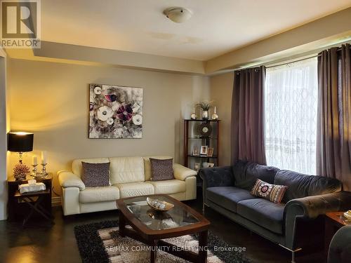 369 Falling Green Crescent, Kitchener, ON - Indoor Photo Showing Living Room