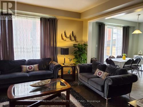 369 Falling Green Crescent, Kitchener, ON - Indoor Photo Showing Living Room