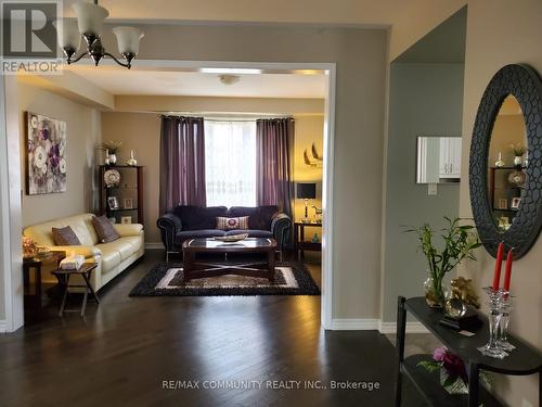 369 Falling Green Crescent, Kitchener, ON - Indoor Photo Showing Living Room