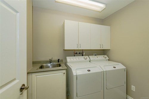 6 Werra Landing, View Royal, BC 