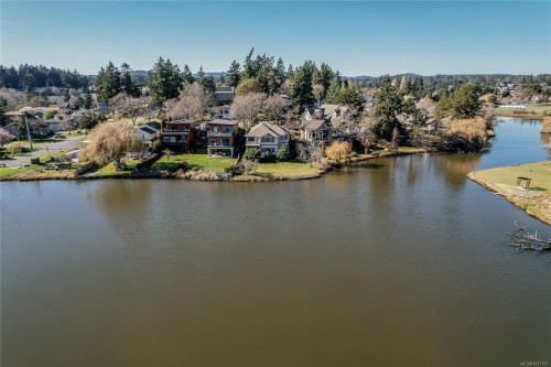 6 Werra Landing, View Royal, BC 