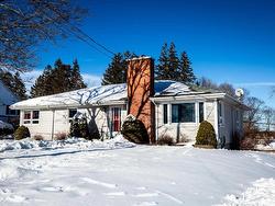 168 Broad Street  Lunenburg, NS B0J 2C0