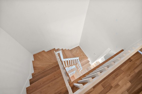 Staircase - 631 Boul. Dr.-Frederik-Philips, Montréal (Saint-Laurent), QC 