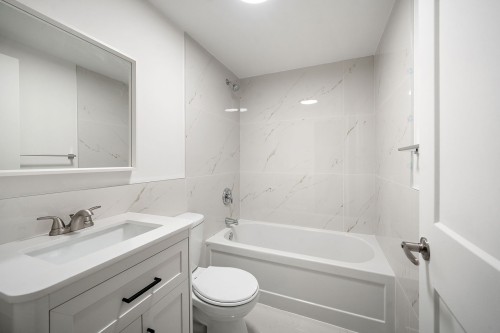 Bathroom - 631 Boul. Dr.-Frederik-Philips, Montréal (Saint-Laurent), QC 