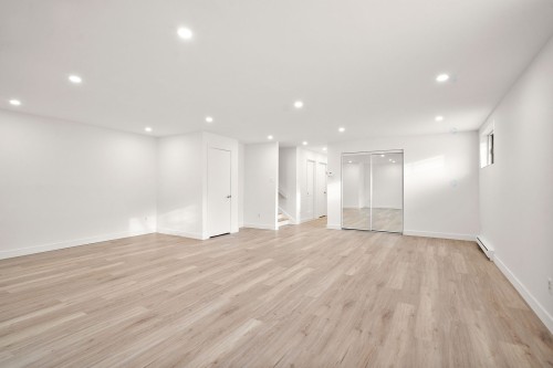 Family Room - 631 Boul. Dr.-Frederik-Philips, Montréal (Saint-Laurent), QC 