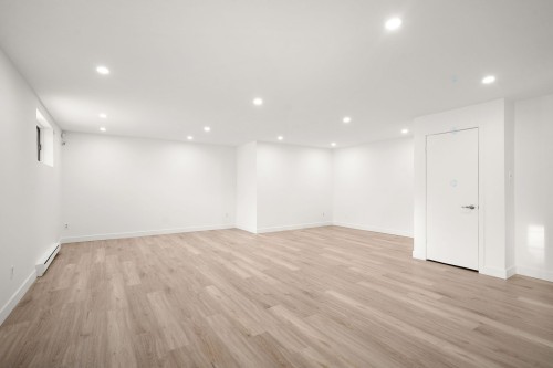 Family Room - 631 Boul. Dr.-Frederik-Philips, Montréal (Saint-Laurent), QC 