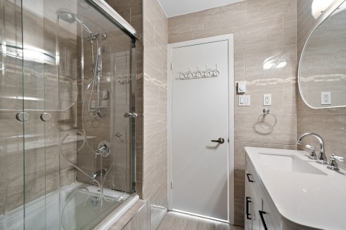 Bathroom - 631 Boul. Dr.-Frederik-Philips, Montréal (Saint-Laurent), QC 