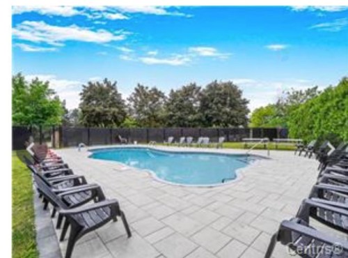 Pool - 631 Boul. Dr.-Frederik-Philips, Montréal (Saint-Laurent), QC 