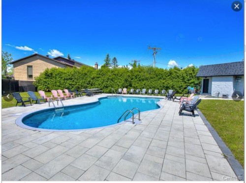Pool - 631 Boul. Dr.-Frederik-Philips, Montréal (Saint-Laurent), QC 