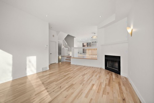 Living Room - 631 Boul. Dr.-Frederik-Philips, Montréal (Saint-Laurent), QC 