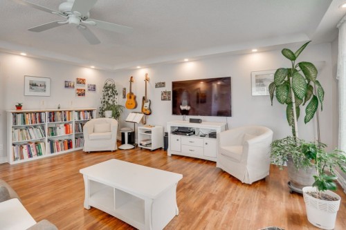 Salon - 186 3E Rang Du Gore, Lochaber, QC - Indoor Photo Showing Living Room