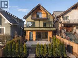 1 2755 W 11TH AVENUE  Vancouver, BC V6K 2L8