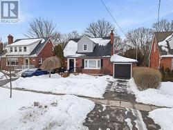 98 SUTHERLAND AVENUE  Oshawa, ON L1G 2G5