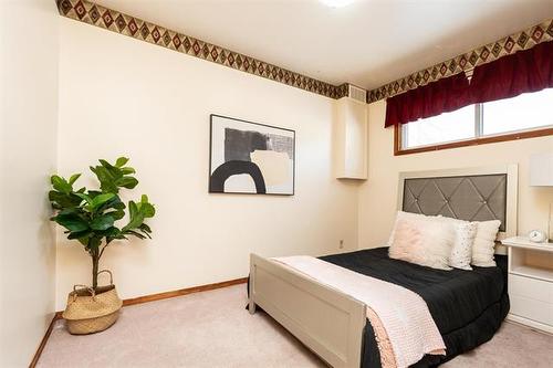 382 Kent Rd, Winnipeg, MB 