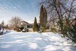 382 Kent RD  Winnipeg, MB R2L 1Y1