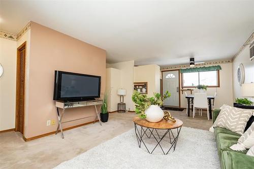 382 Kent Rd, Winnipeg, MB 