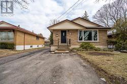UPPER - 34 BRIARWOOD CRESCENT  Hamilton, ON L9C 4B9