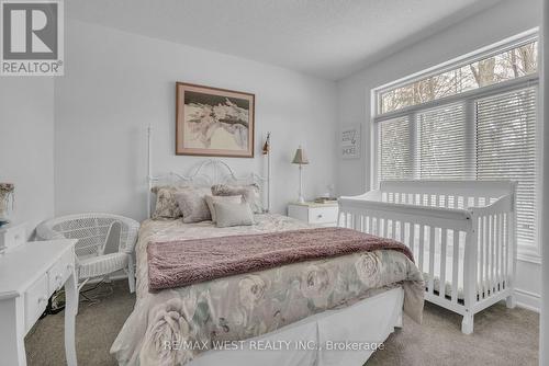 2 Sycamore Circle, Springwater, ON - Indoor Photo Showing Bedroom