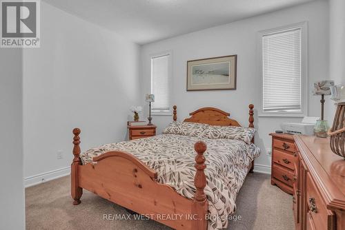 2 Sycamore Circle, Springwater, ON - Indoor Photo Showing Bedroom