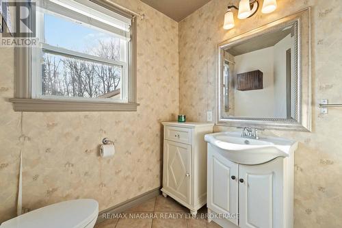 1671 Third Street Louth Street, St. Catharines (Rural Fourth), ON - Indoor Photo Showing Bathroom
