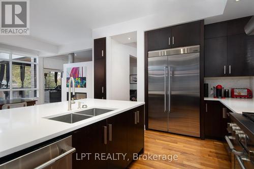 847 Walkley Road, Ottawa, ON - Indoor Photo Showing Kitchen With Double Sink With Upgraded Kitchen