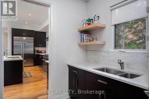 847 Walkley Road, Ottawa, ON - Indoor Photo Showing Kitchen With Double Sink