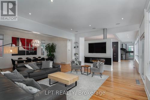 847 Walkley Road, Ottawa, ON - Indoor Photo Showing Living Room