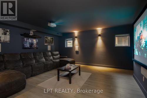 847 Walkley Road, Ottawa, ON - Indoor Photo Showing Living Room