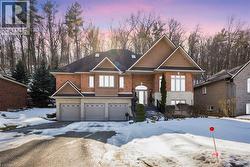 130 DORCHESTER Drive  Grimsby, ON L3M 1A8