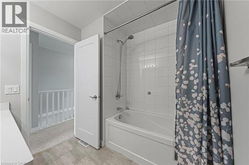 53 Aquarius Crescent, Hamilton, ON - Indoor Photo Showing Bathroom