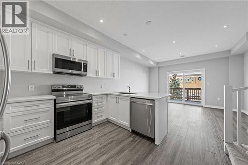 53 Aquarius Crescent, Hamilton, ON - Indoor Photo Showing Kitchen