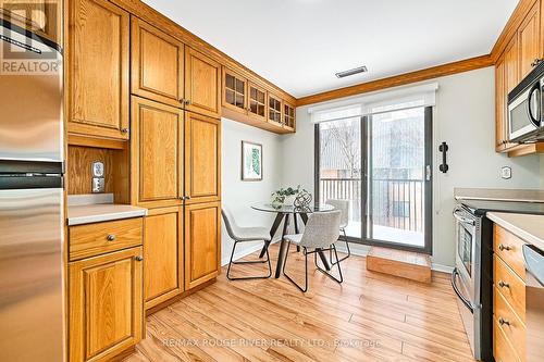 401 - 337 Simcoe Street, Oshawa (O'Neill), ON - Indoor Photo Showing Kitchen