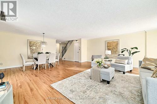 401 - 337 Simcoe Street, Oshawa (O'Neill), ON - Indoor Photo Showing Living Room